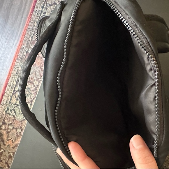 lululemon New Crew Backpack 22L - Black - Picture 6 of 7